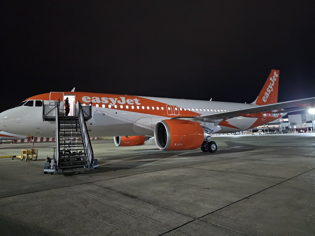 andygates342's tweet photo. Brand new neo for easyjet 

@BigJetTVLIVE https://t.co/bOGW3pUK7q