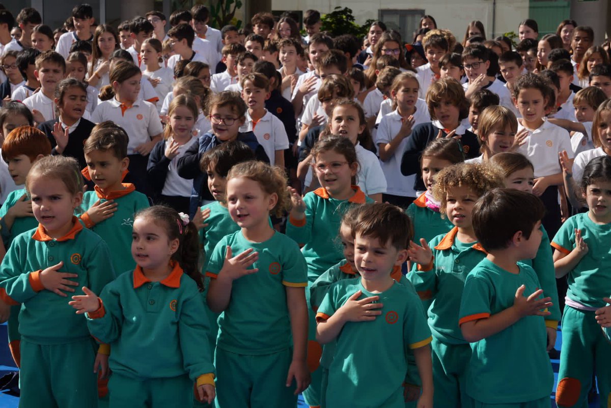 NazaretArrecife's tweet photo. ¡Celebramos el #DíaDeLaPazYLaNoViolencia! Porque soñamos con un mundo diferente afinamos el 🧡 y somos semilla del cambio que queremos ver. Comprometidos #EnElCorazónDelMundo #DandoLaNotaPorLaPaz #EducandoEnValores #AsíEsNazaret @coleinnovadores https://t.co/CHNZGurWIr