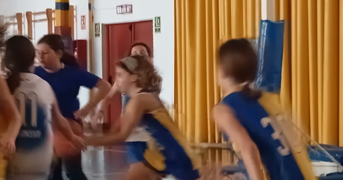 CMIBasket's tweet photo. GRAN FIN DE SEMANA PARA NUESTROS EQUIPOS!!!
@BaloncesTomares 5 - Alevín Fem 35
@basketmairenalj 35 - 54 Cadete IMD Masc
Infantil Masc 23 - 16 @cbaleixandre 
Club Santa Clara 22 - 53 Infantil FAB Fem
@RBetisBasketESC Espartinas 37 - 47 Cadete FAB Masc https://t.co/Htf8W0iqpT