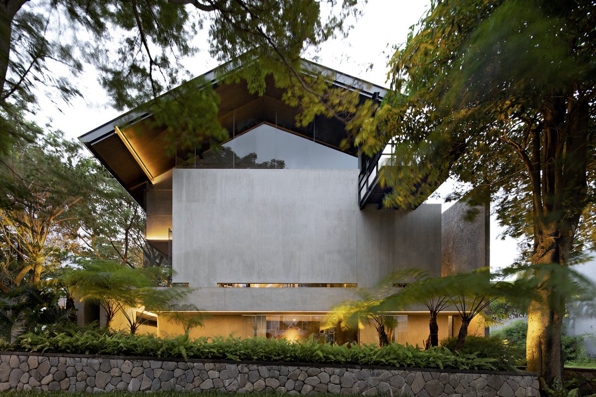 Crypto Arch tweet media