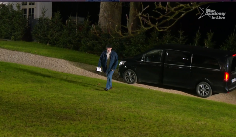 fabien_fichaux's tweet photo. Pierre est de retour au château après sa longue journée à Villedieu-Les-Poêles et retrouve Julien #StarAcademyleLive https://t.co/pBo0EDyNdG