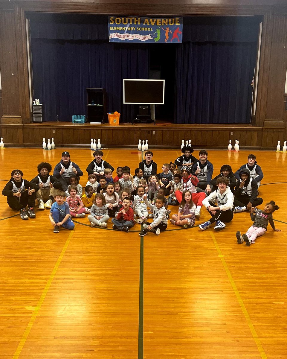 SchetterBHS's tweet photo. A fun day for our Varsity Basketball team today at South Ave Elementary as the boys got to read to the Pre-K, Kindergarten, 1st and 2nd Graders. 

A huge shout out to Asst. Coach Matt VanVoorhis and South Ave Principal Kelly Amendola for organizing a great day for all involved. https://t.co/VVg74v5LbS