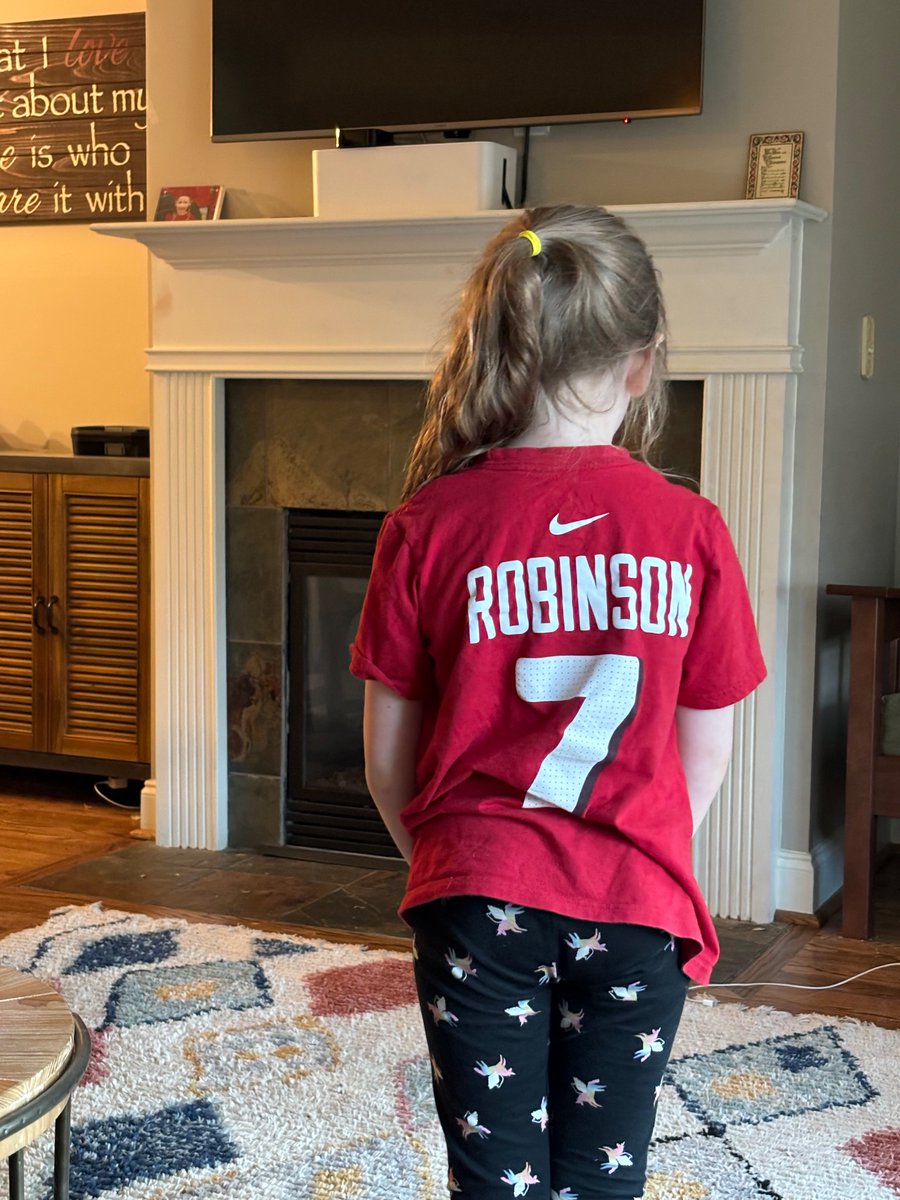 bydanielogle's tweet photo. Daughter rocked her jersey today and wanted to say @Happy Birthday @Bijan5Robinson! @AtlantaFalcons https://t.co/KOFmjtNsZC