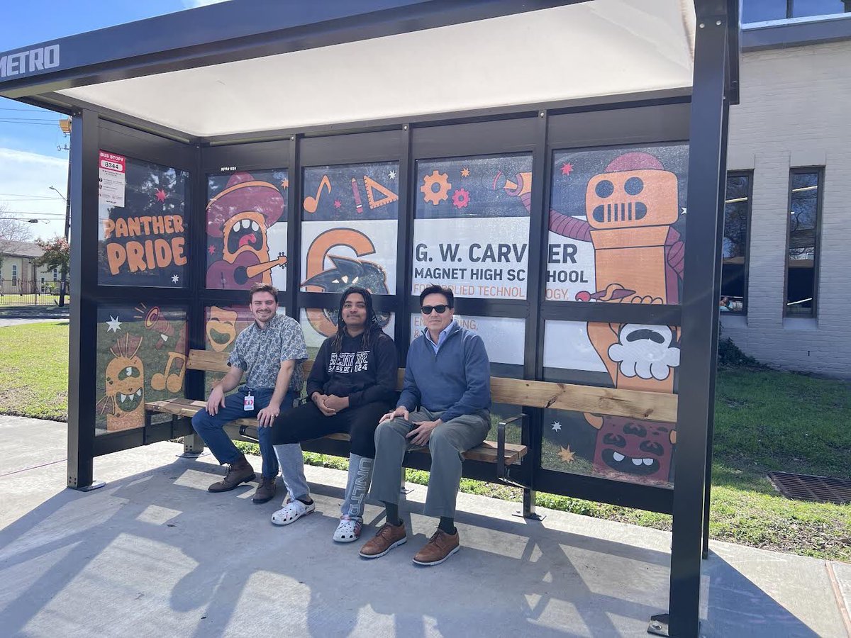 CarverVisualArt's tweet photo. Jordan and I had the pleasure of visiting the new @CarverHS_AISD 
bus shelter featuring his incredible artwork! Jordan designed this work specifically for this space in collaboration with METRO - So proud of him! 😭

Thank you @METROHouston for such an amazing opportunity! https://t.co/i9AQHXjOVt