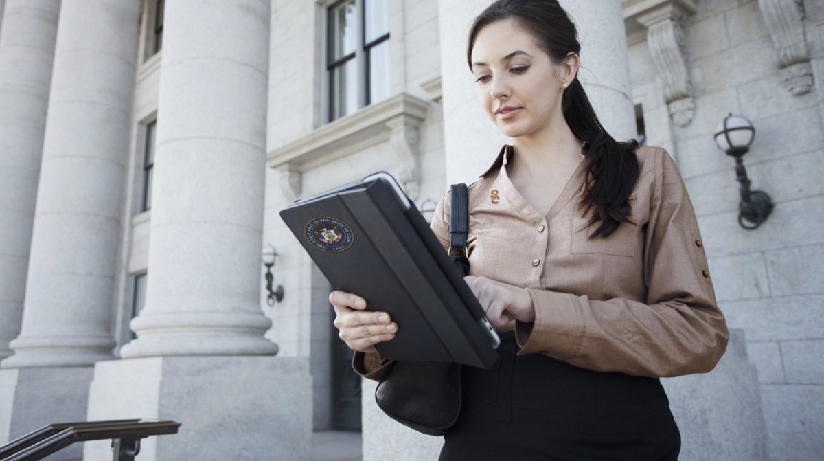 USC_MSCJ's tweet photo. From traditional law enforcement roles to groundbreaking positions in politics, our faculty share the top career paths in criminal justice for graduates. Read on to explore diverse opportunities in this dynamic field. #CriminalJustice #Career #MSCJ https://t.co/GmbqBsEnfF https://t.co/ty3Aui9VbI