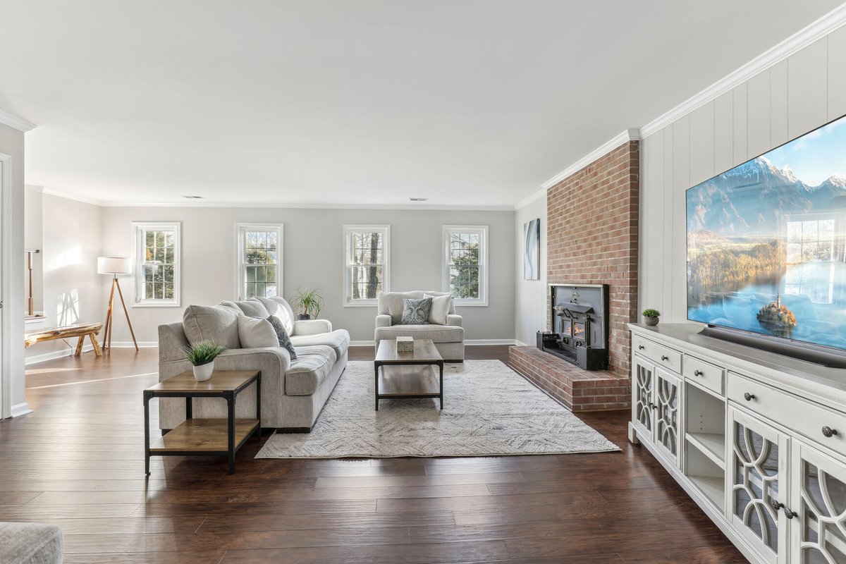 GlassHouseRE's tweet photo. 🏡 Coming Soon! Live in Burke! Discover this renovated 4-level home in a quiet cul-de-sac, 2-car garage, fenced backyard, large bedrooms, gotta see primary suite, and a rear deck. https://t.co/foS1NOSZyu