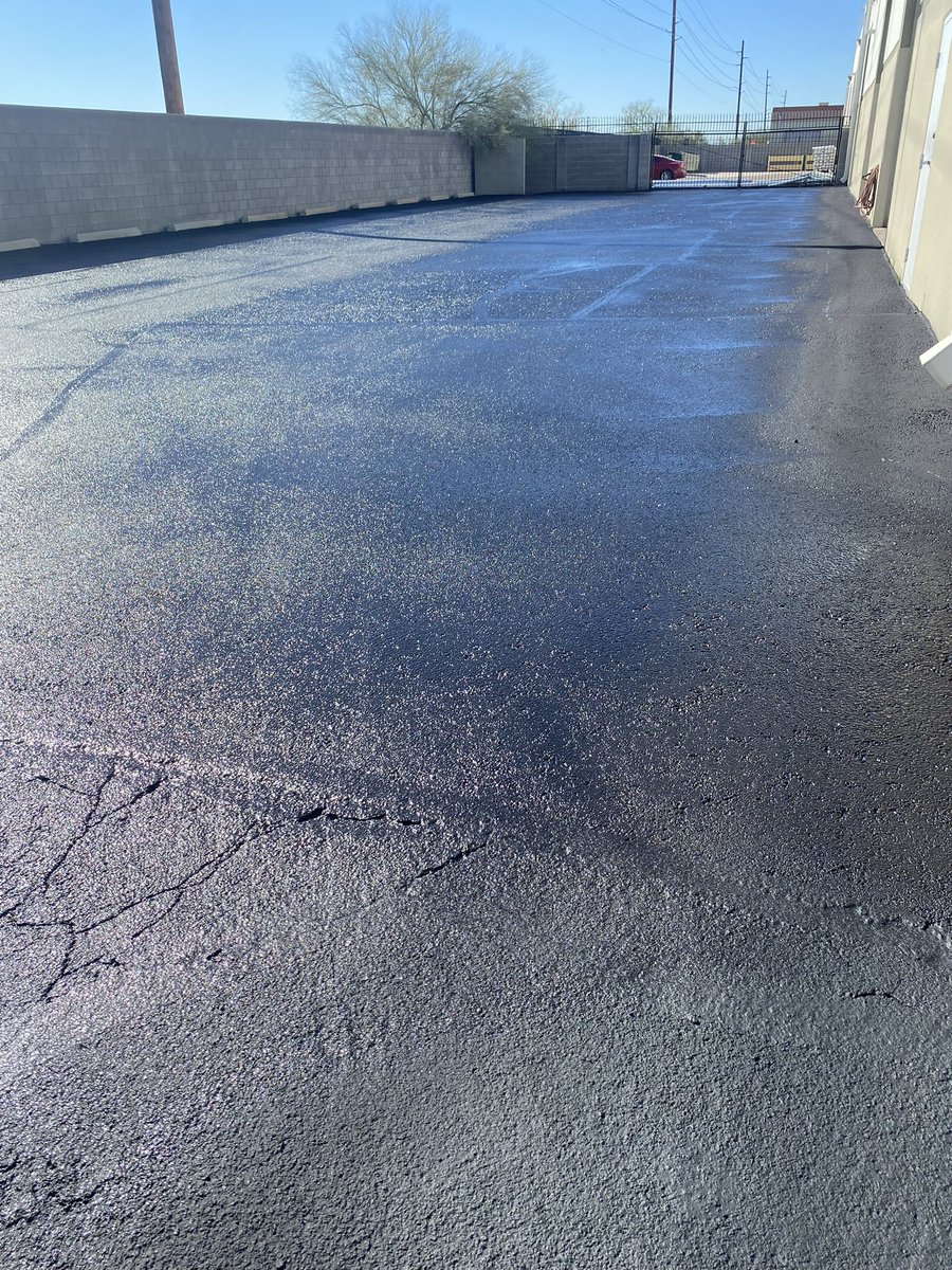AZasphalt's tweet photo. Taking advantage of the beautiful #winterweather in #January 80 degrees. 
Never have I sealcoated in January before but with weather this good might as well knock out a coupe jobs! 
#Sealcoating #PMM #Cracksealing #asphaltmaintenance https://t.co/6297fIicCn