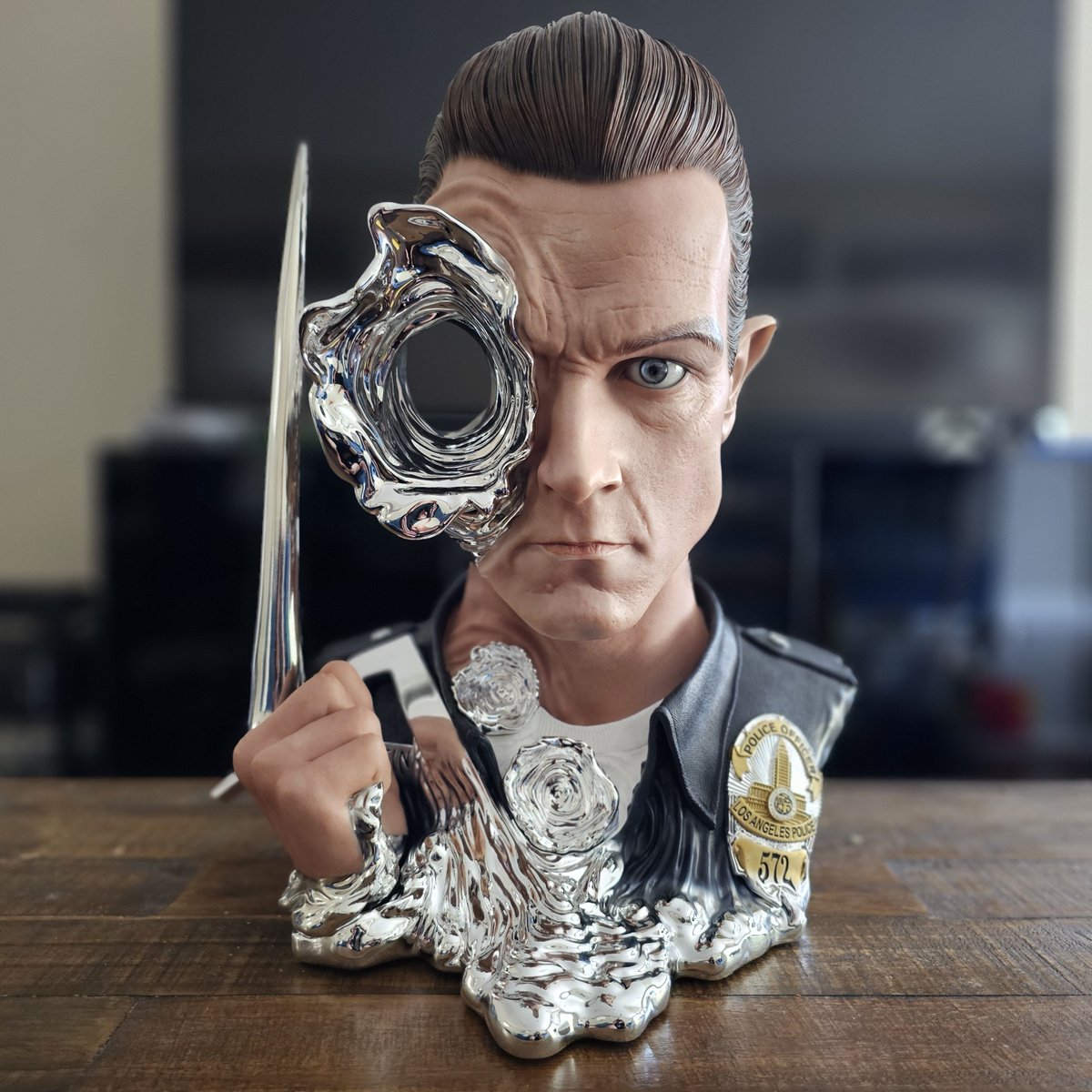 BarcodeOC's tweet photo. I bought myself an iconic birthday present. He'll be on display at Barcode this week if you want to say hi. #iknowthishurts #calltojohn #t1000 #Terminator2 https://t.co/E7thkYrkUX
