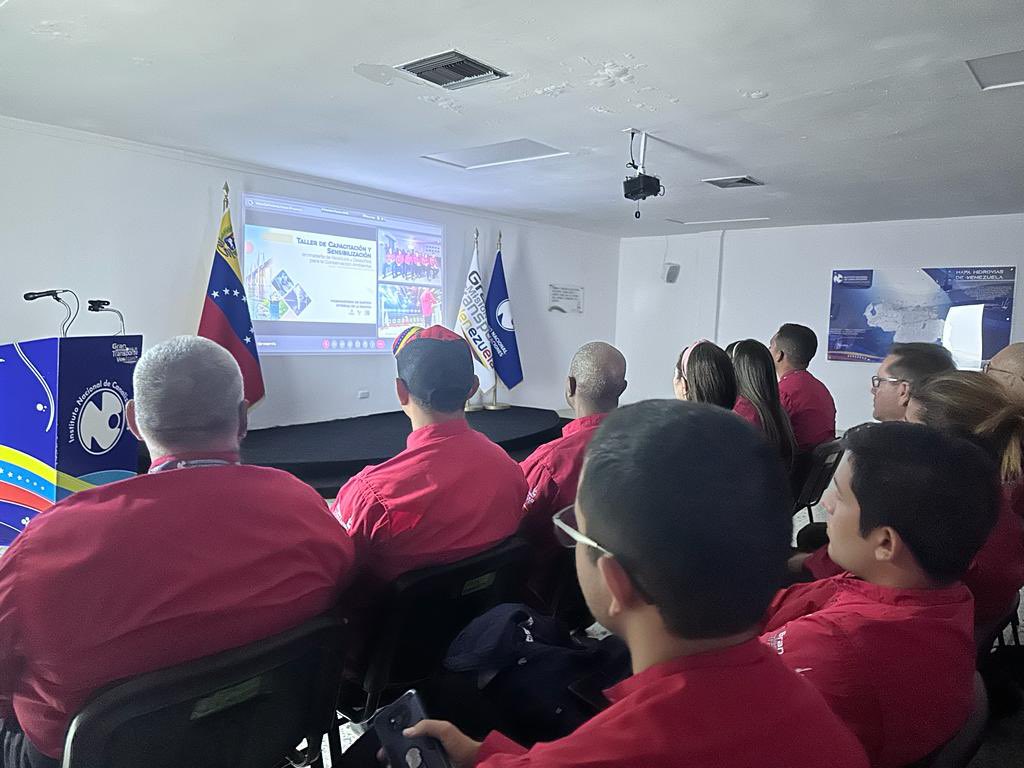 incanal_ve's tweet photo. 📍#IncanalInforma|| Empeñados en fomentar los conocimientos de su clase trabajadora, Incanal ofreció el taller de “Manejo de Residuos y Desechos para la Conservación Ambiental”, dirigido a trabajadores y trabajadoras del área operativa de la Institución.
@transporteVe https://t.co/lLzRVe4SBQ