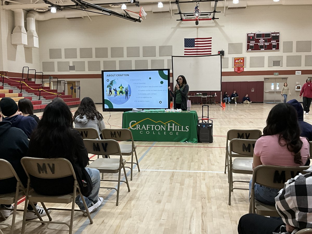 CRYROP's tweet photo. Eighth-grade students in @YCJUSDTWEETS attended Career Day at Mesa View Middle School where they learn about potential career pathways they can sign up for in high school in addition to college and career opportunities. #CRYROP #Proud2bROP @mycraftonhills https://t.co/miMWa6cq8x