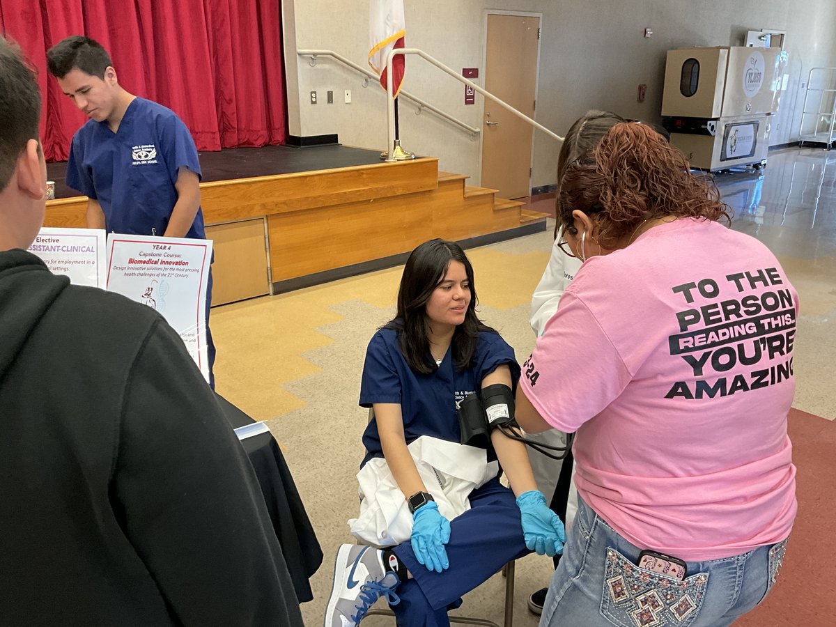 CRYROP's tweet photo. Eighth-grade students in @YCJUSDTWEETS attended Career Day at Mesa View Middle School where they learn about potential career pathways they can sign up for in high school in addition to college and career opportunities. #CRYROP #Proud2bROP @mycraftonhills https://t.co/miMWa6cq8x