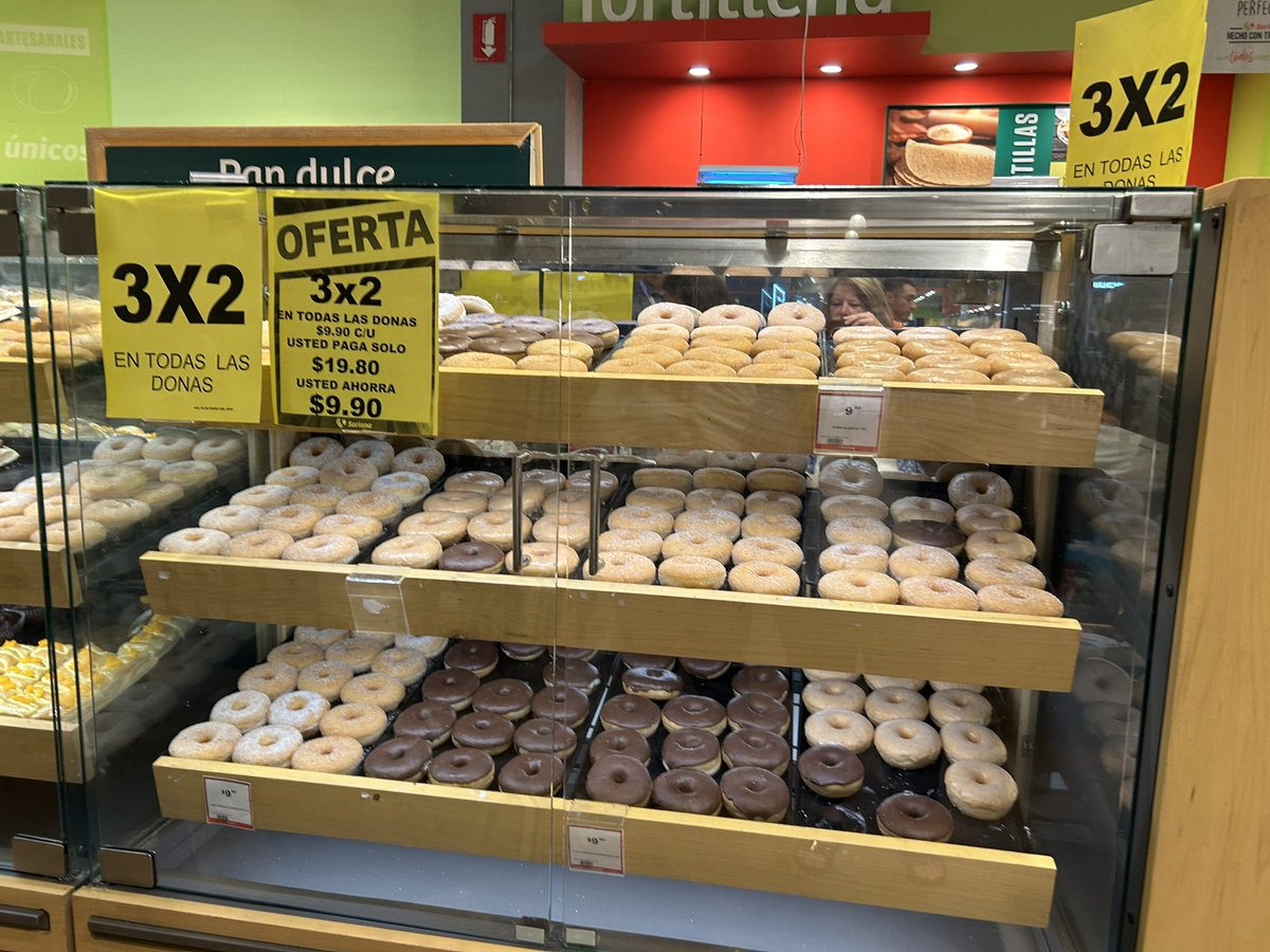 LisaThompsonPC's tweet image. After our delegation landed in Mexico, we literally hit the ground running when the Ontario Agri-Food Trade Mission visited retailers as an in-market exercise to assess opportunities for Ontario grains and bakery sectors.