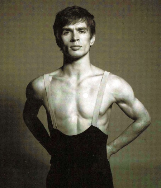 ルドルフ・ヌレエフ写真集 20世紀最高の男性バレエダンサーのルドルフ・ヌレエフは、情熱の塊だっ