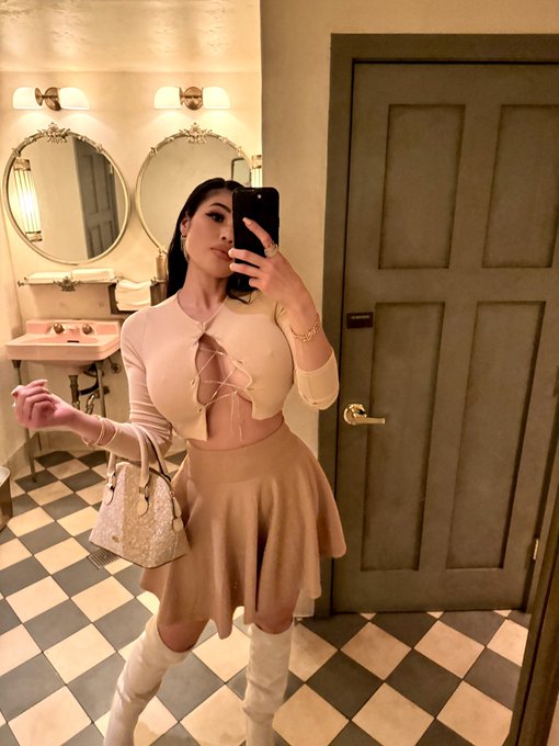 Hiii https://t.co/IKCJon1SC0<a href="/tag/latina"class="tags"><span>#latina</span></a><a href="/tag/salvadorian"class="tags"><span>#salvadorian</span></a>