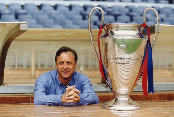 CuentaMister's tweet photo. "El entorno influye en mis jugadores. Sin el entorno el Barça ganaría más títulos. Se se continúa así, es difícil que este club tenga éxitos en el futuro"

El victimista, jardinero, que no sabía nada de nada de fútbol: Johan Cruyff (1992, tras perder 1-0 vs Sparta Praga) https://t.co/651N0c7GH5