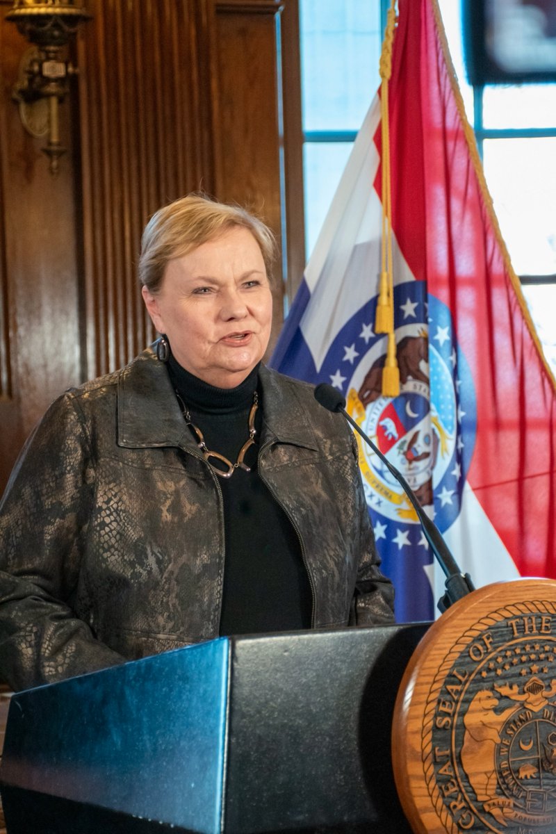 HealthyLivingMo's tweet photo. 🚨BREAKING🚨
We're over the moon to announce Paula F. Nickelson has been confirmed as @HealthyLivingMo director! She is one of our own and has been a team member for nearly 25 years. Her work ethic, drive &amp; determination is unmatched.

Let's get back to work #PuttingPeopleFirst! https://t.co/RZcHdlynkY