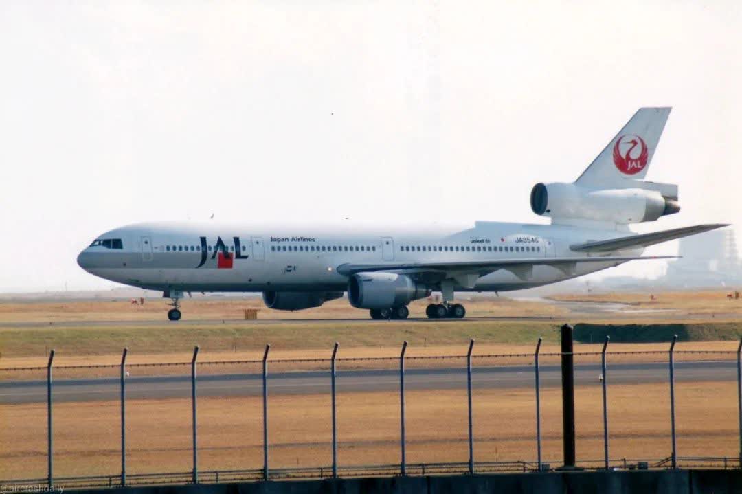 OTD in 2001: Japan Airlines mid-air incident: JAL 907 (B-747) and