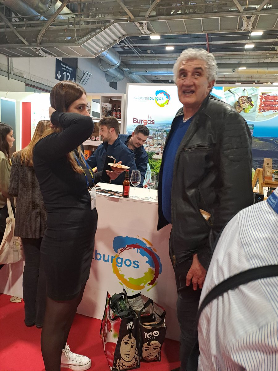 gastro_burgos's tweet photo. Segunda jornada en @madridfusion donde hemos recibido la visita de algunas autoridades como @rmorillo_setur acompañada de la presidenta y vicepresidenta de @SaboreaEspana en el stand de #saboreaburgos. Tiempo de tapeo en el aula gastronómica y visita de altura con Fernando Romay. https://t.co/be9obrxI18
