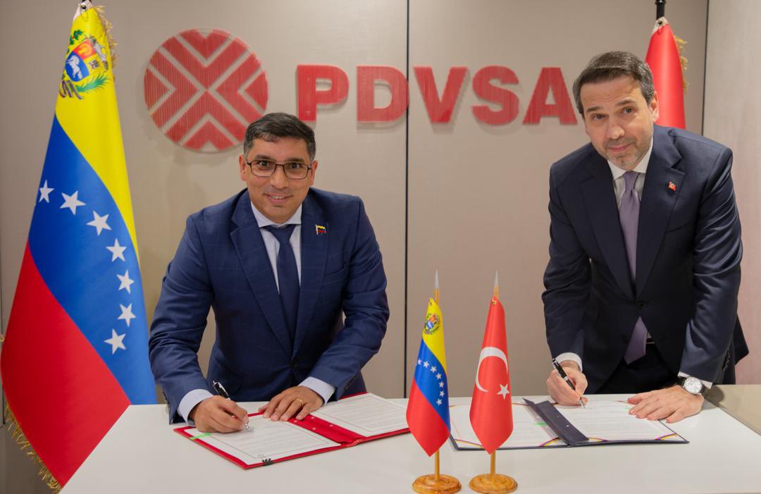Sostuvimos una fructífera reunión con el ministro de Energía y Recursos Minerales de la República de Türkiye, S.E. Alparslan Bayraktar, con quien revisamos diversos temas de la cooperación estratégica y la gran ventana de oportunidad existente para inversiones en petróleo y gas.