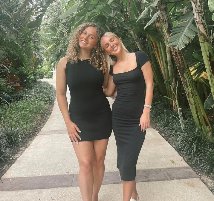 Kaykaybunny3's tweet photo. Happy birthday to my bestie!! Does anyone have any BIG gifts for her this year? https://t.co/WWFG4WJq5Z