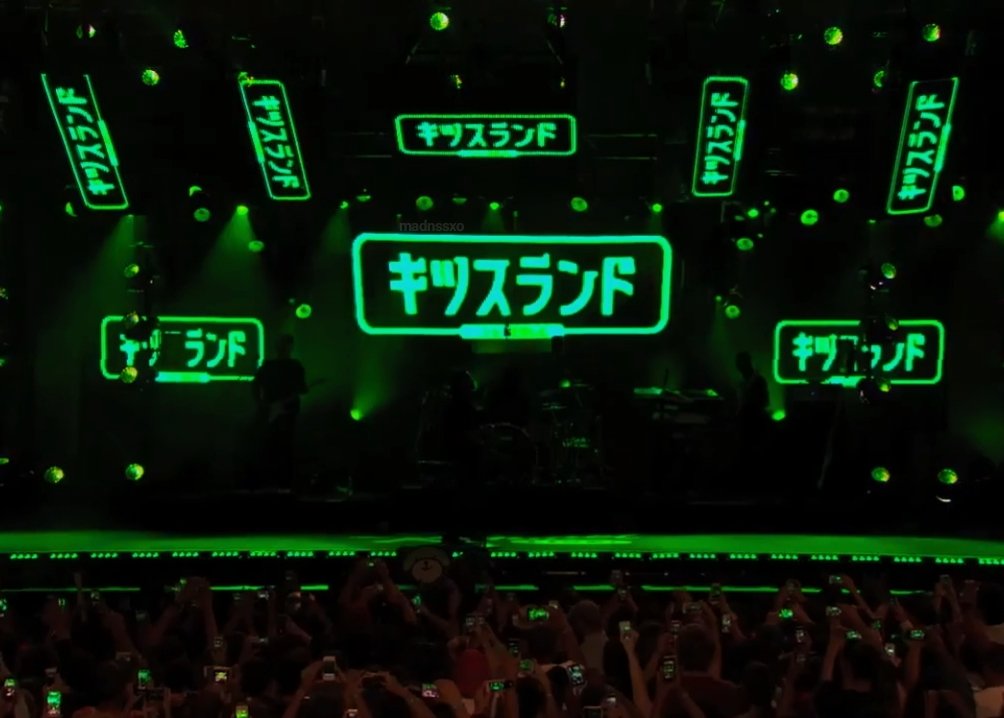 madnssxo's tweet photo. kiss land https://t.co/4ULOLxwHMn
