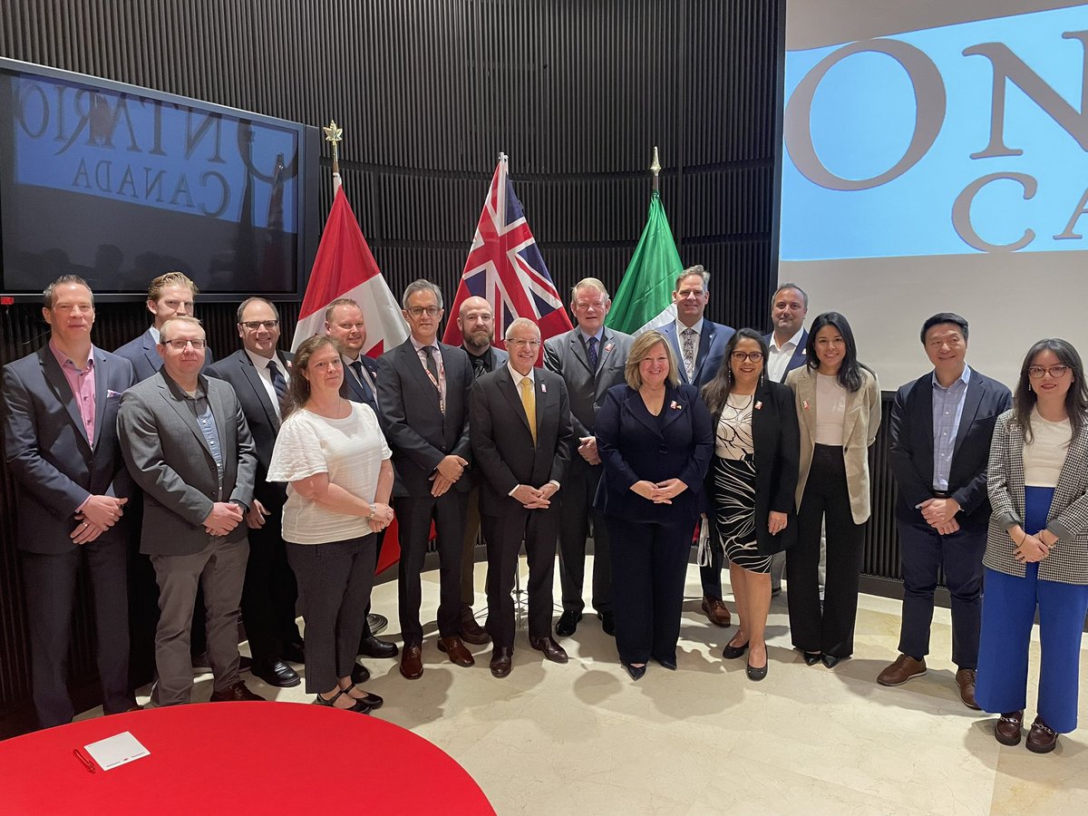 LisaThompsonPC's tweet image. Was an honour to meet Canada’s Ambassador to #Mexico Graeme Clark. His team is hard-working &amp;amp; tremendous ambassadors for #Ontario’s agriculture &amp;amp; food industry. I thank them for their support &amp;amp; advice during our mission! Fun Fact-the Ambassador’s Grandmother grew up in #Goderich!