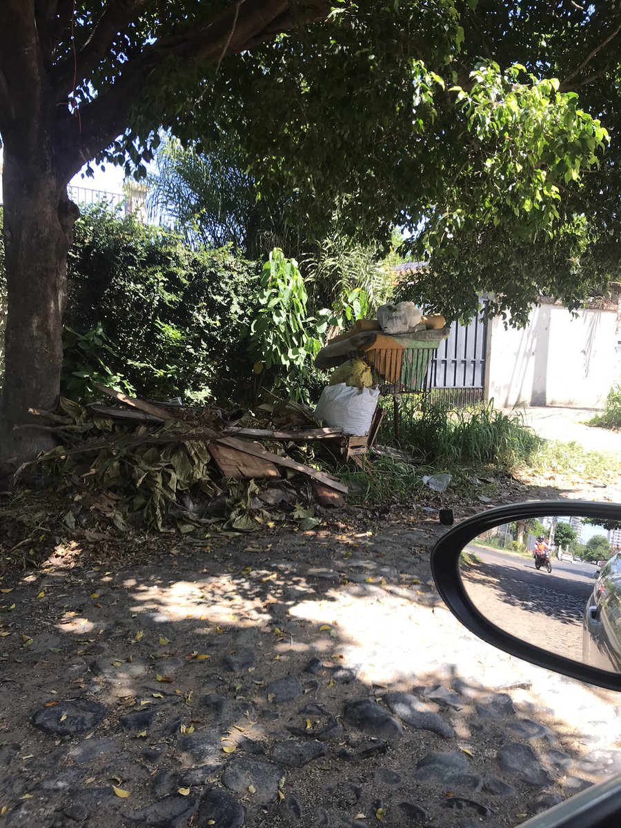 lugoedga's tweet photo. @AsuDsu Necesitamos de manera urgente la limpieza de la esquina de Domingo Portillo y Coronel Alcides Basualdo del Barrio Mburucuya. Es un peligro para todos los que vivimos en la cuadra tanta acumulación de basura. https://t.co/SrGm5OYYa0