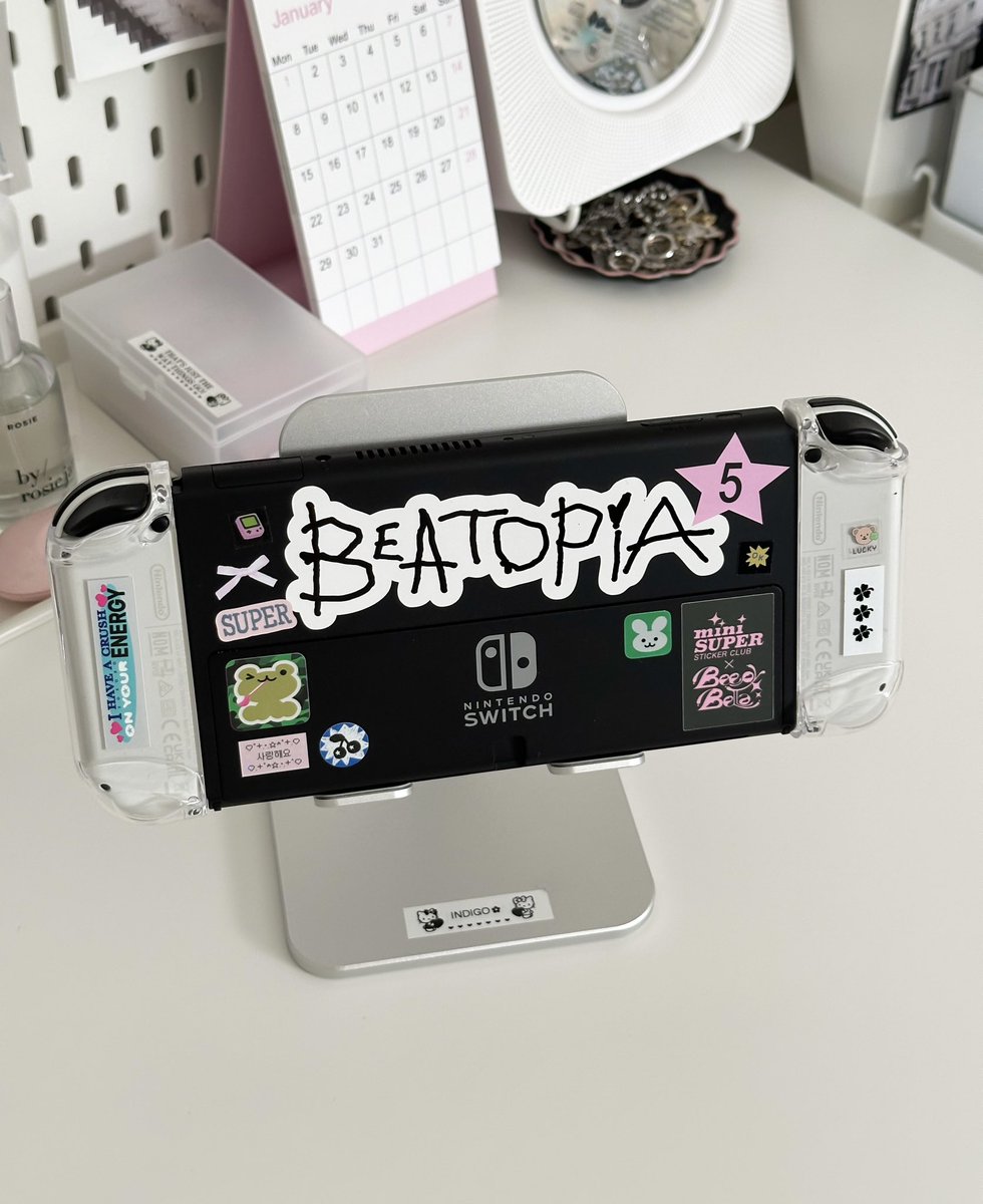 ཐི ཋྀ tweet media