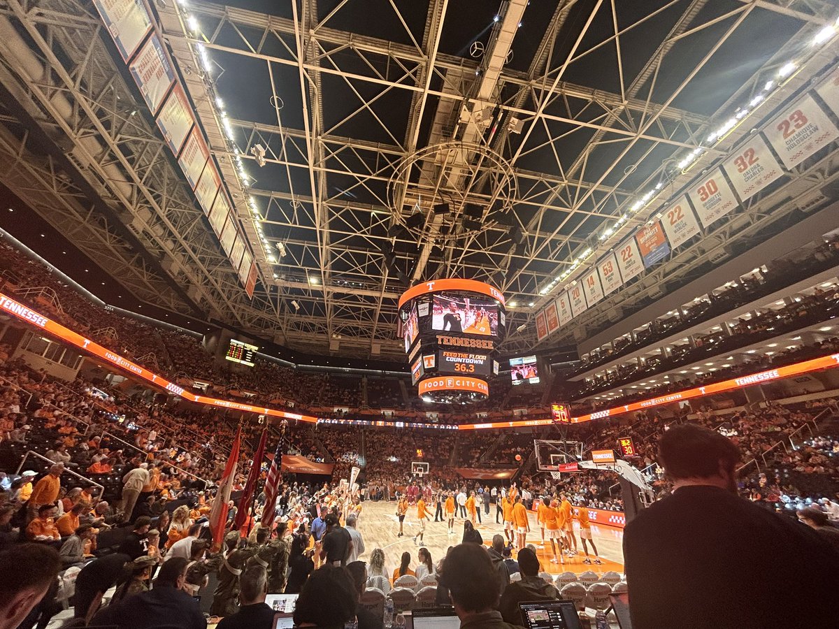 5 mins til tip-off in <a href="/FoodCityCenter/">Food City Center</a> 

<a href="/Vol_Hoops/">Tennessee Basketball</a> versus <a href="/GamecockMBB/">South Carolina Men's Basketball</a> 
live coverage via <a href="/chloe_levering/">Chloe Levering</a> ⬇️

#NCAABasketball #vols #gamecocks #tennessee #usc