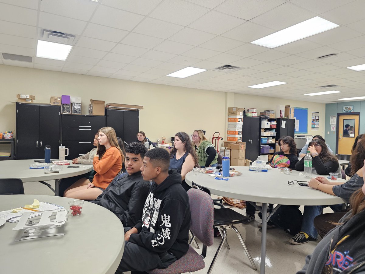 smhs_bookclub's tweet photo. Today was absolutely phenomenal! Thank you SO MUCH, @Eileenwriter, for putting a workshop together and meeting with the San Marcos Book Club members and sharing your writing process and answering questions.  We truly can't thank you enough. https://t.co/AUoVAxE4h8