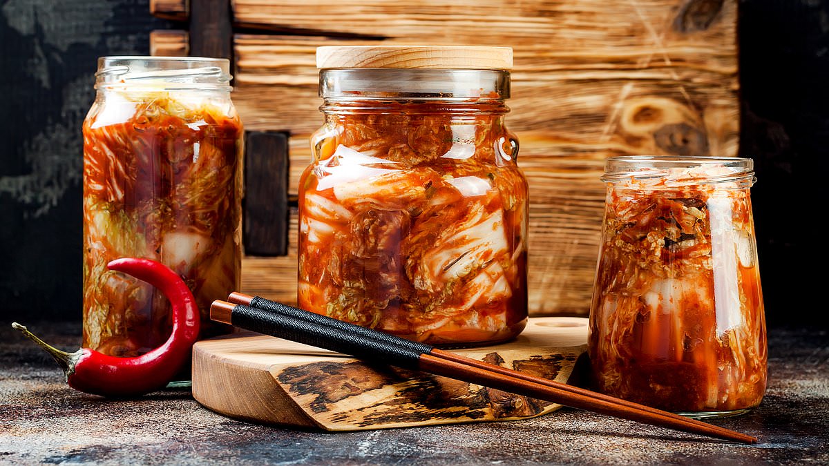 Eating kimchi three times a day can reduce the size of your beer belly, according to major study of 115,000 people trib.al/UcCKGcE