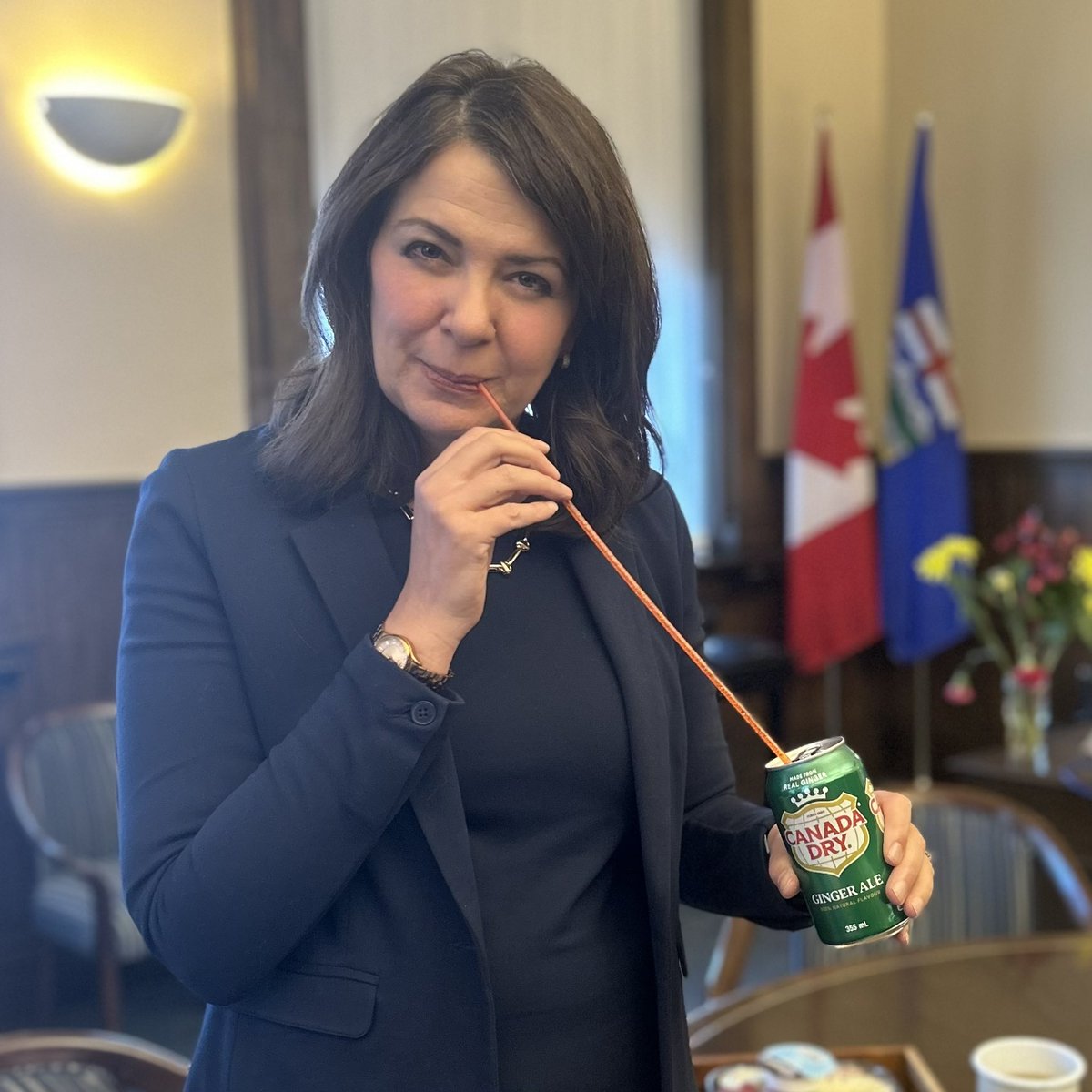 ABDanielleSmith's tweet image. Calgary is one step closer to getting free napkins, cutlery, condiments, and bags back… next, plastic straws!