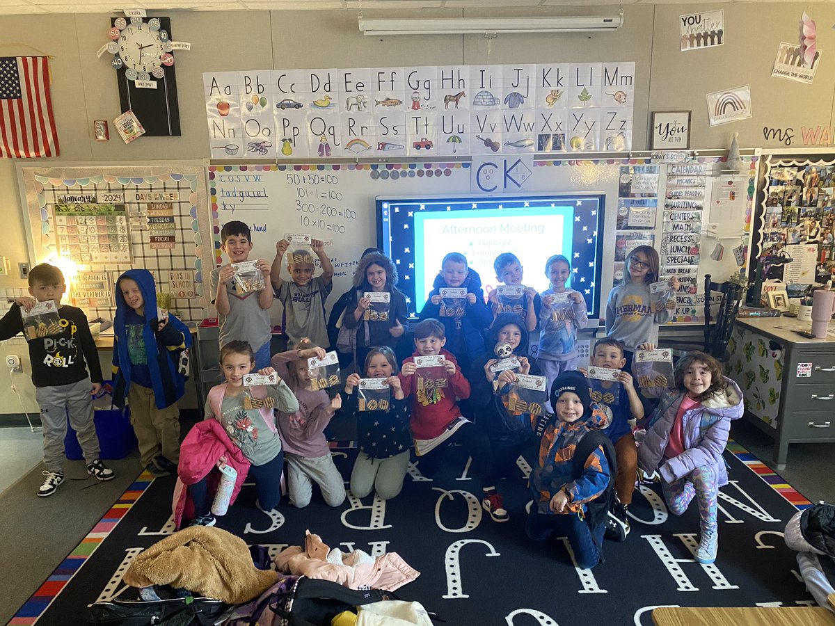 WallingSES's tweet image. These first graders are 100 days smarter! 🥳🤓📚

#connectses
#bulletpride