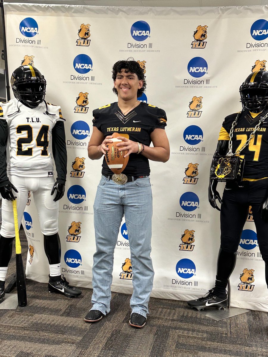 PortilloEstevan's tweet photo. Had a great visit today with @NealLahue @Coach_GarciaJ and the rest of the @TLU_Football staff and players. Thank you for your hospitality. #gobulldogs @football_jfk @CoachHove @Coach_Davis09 @bbenavides35 @STX7v7 https://t.co/SxlcOnstQY