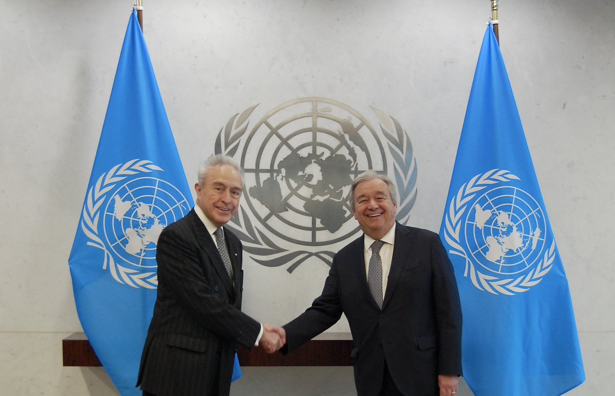 MexOnu's tweet image. Emb. @HVasconcelos_ presenta Credenciales al Srio General de 🇺🇳, acreditándose como Representante Permanente de 🇲🇽
@antonioguterres elogia la vocación multilateralista de 🇲🇽 y ambos abordan temas ingentes como el cambio climático y posibles riesgos de la inteligencia artificial