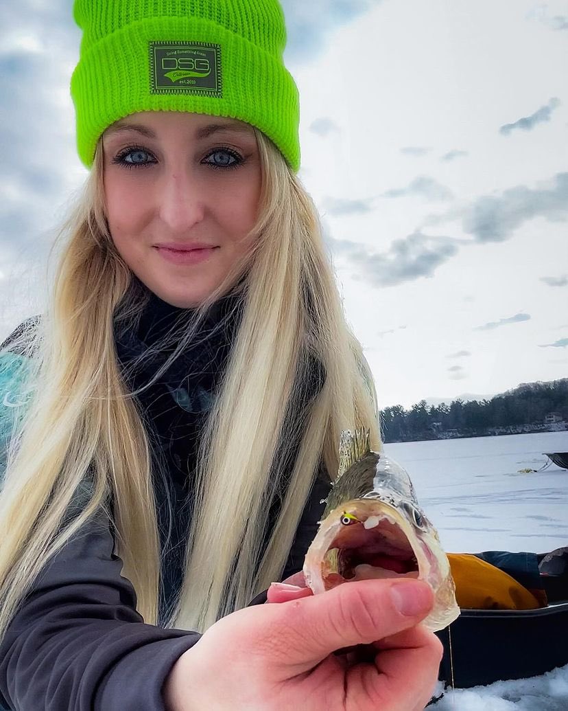kastingwitkayla's tweet photo. Big O’l Crappie! 
It’s so fun watching crappies charge up to mow down my bait 🤩 and having my heart race the whole time. 
It definitely is an addiction! .Thank God even at my lowest he brings friends to take me fishing 🎊🎉 https://t.co/Xgp4lSceiS