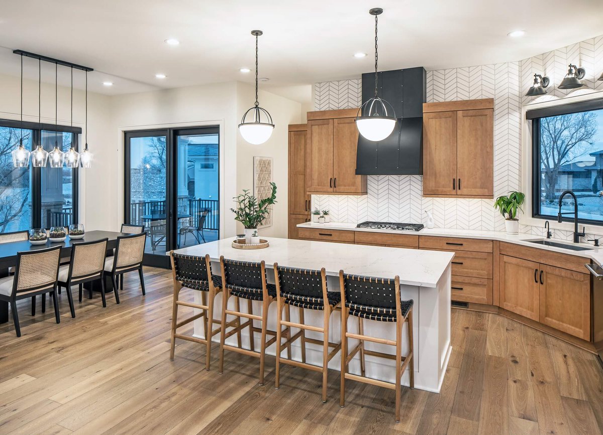 It’s time for dinner! What are you cooking in your kitchen tonight?🍽️🖤

🎨 Lisa McCoid
🏠 Grace Custom Homes 
💡 Ferguson Showrooms 
🪵 <a href="/ckfco/">CKF</a> 
      <a href="/KellysCarpet/">Kelly's Carpet Omaha</a> 
📸 Tom Kessler Photography 

#kitchen #interiordesign #kitchendesign #kitchendecor #kitcheninspiration