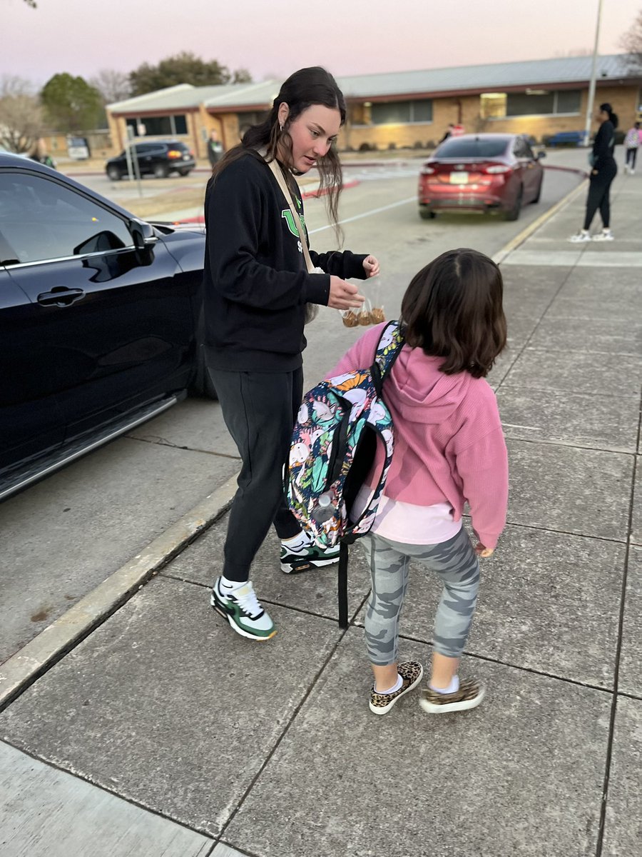 We had the <a href="/MeanGreenSB/">UNT Softball</a> team come out this morning and welcome our kids and even lead them through some exercises in PE?? Way to show our young eagles what a true athlete can be! #EaglesSupportingEagles <a href="/UNTsocial/">University of North Texas</a> <a href="/ShanHalbritter/">Shannon Halbritter</a> #RootedInLearning #DentonISDEngaged <a href="/EversParkElem/">EversParkElementary</a>