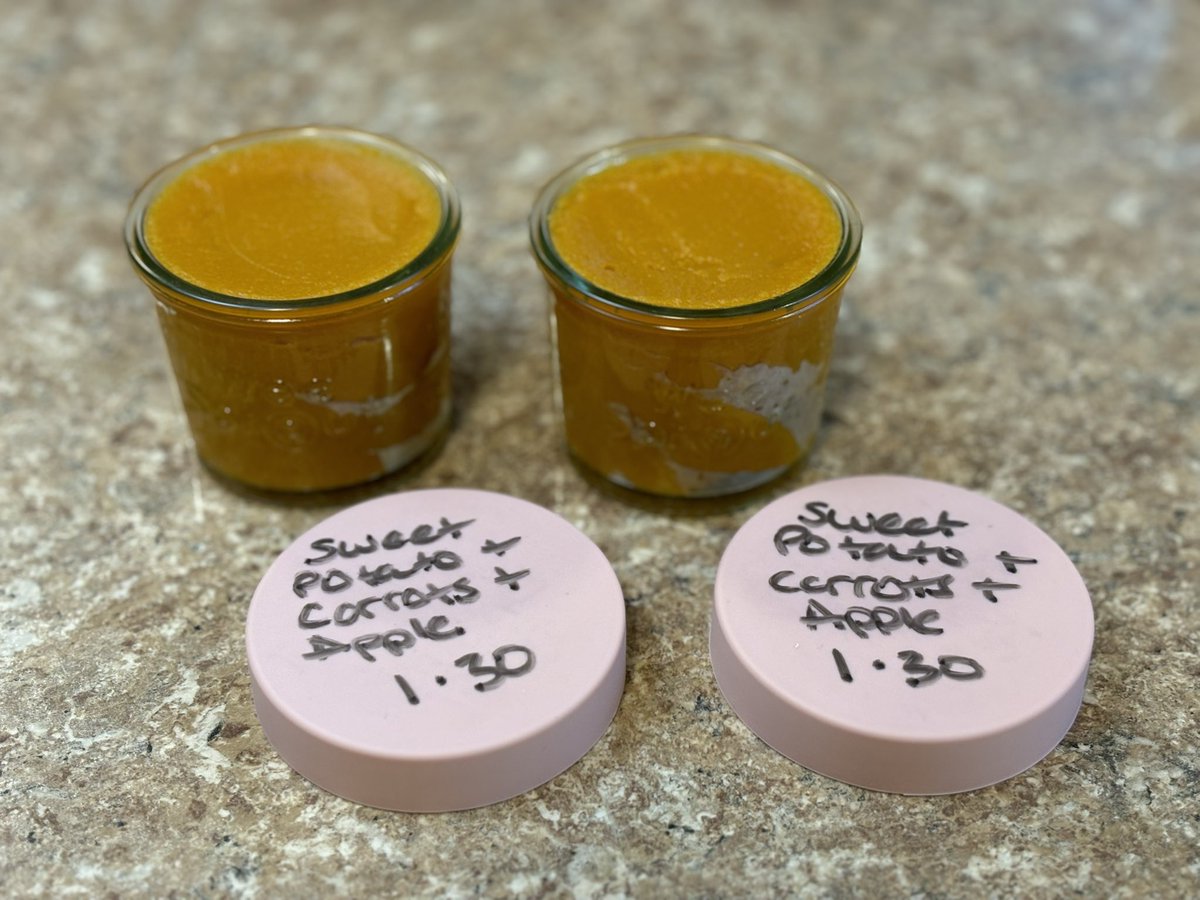 jenkovalov's tweet photo. Made some sweet potato + carrots + apple baby purΓ©e for my 11-month-old before prepping and cooking dinner tonight. π©π»βπ³π #ChefMama #APE #WeeSprout #BabyFood #Fresh https://t.co/cXSgSunsQW
