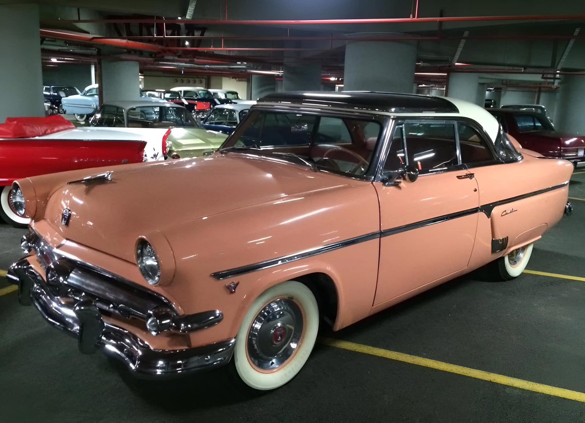 boyfromdixie's tweet image. 1954 Ford Crestline Skyliner