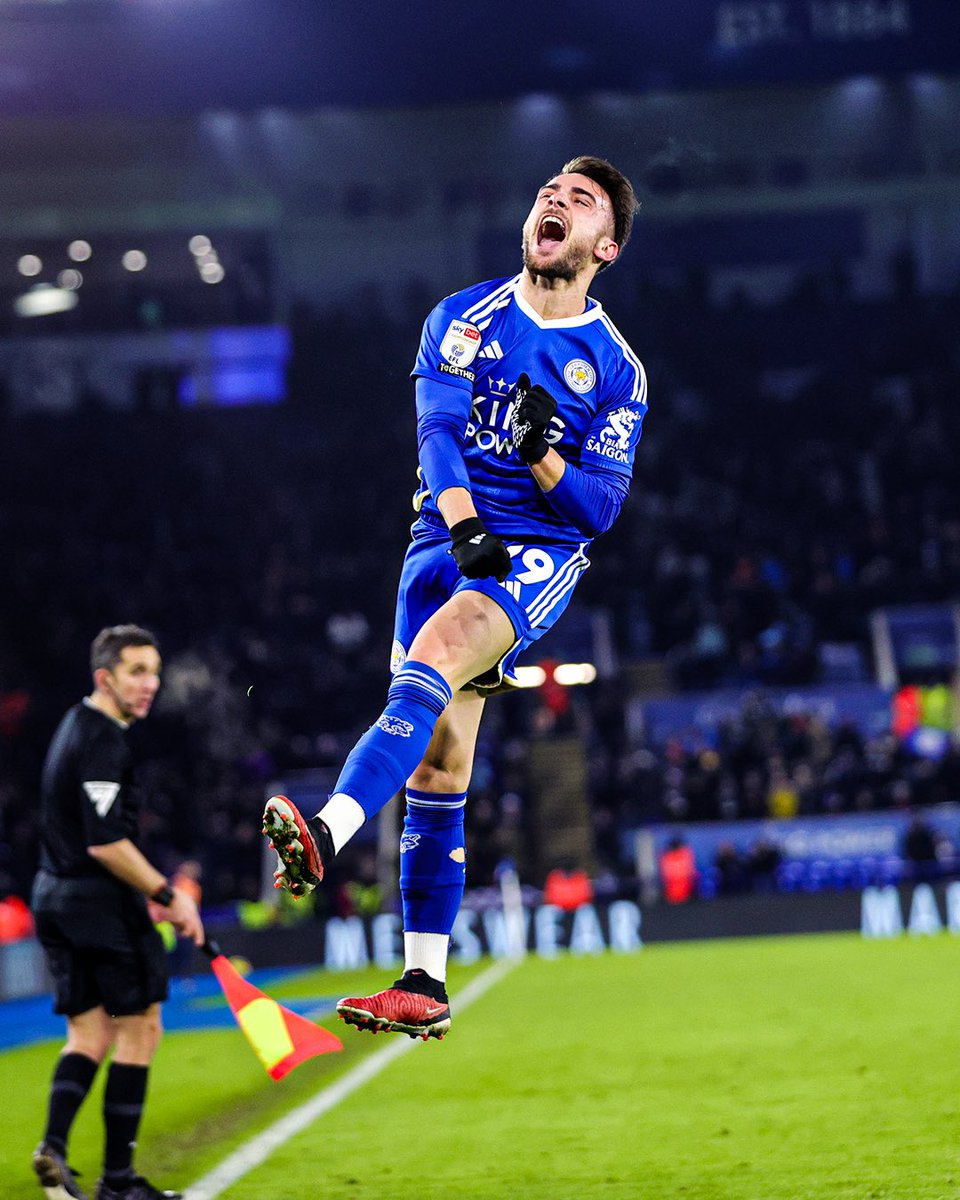 yunusakgun17's tweet photo. Fasten your seat belts! The flight continues…  ✈️🫡 @LCFC https://t.co/QwUDzXnVyJ