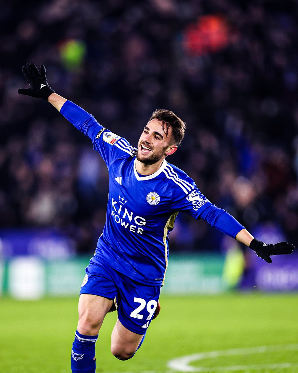 yunusakgun17's tweet photo. Fasten your seat belts! The flight continues…  ✈️🫡 @LCFC https://t.co/QwUDzXnVyJ