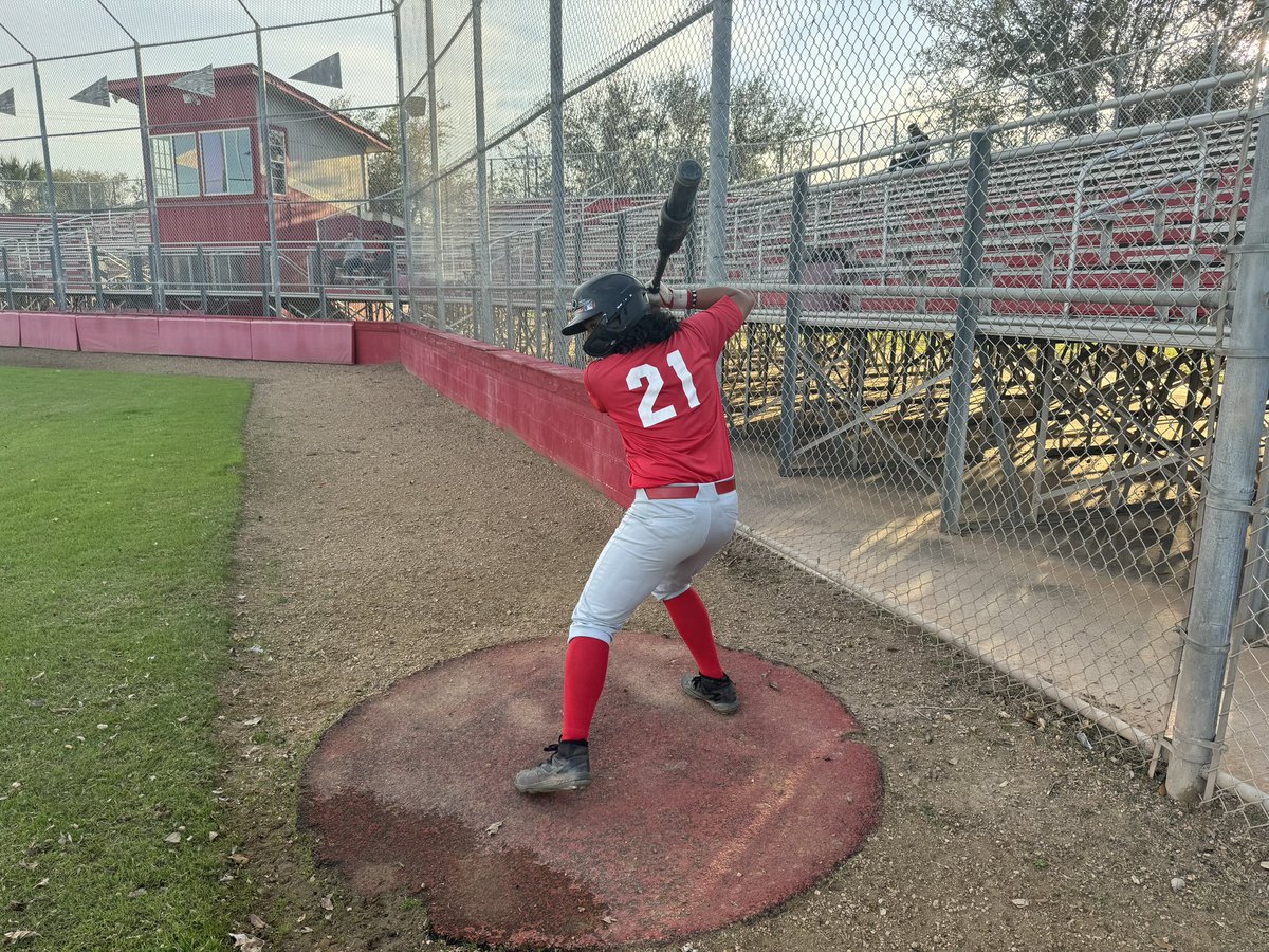 BlakeHollandTV's tweet photo. Great stop at Sharyland High this afternoon! The Rattlers get set for the upcoming 2024 season with deep playoff aspirations on their mind. More to come. @cbs4rgv @kveotv23 @SharylandBaseb1 #rgv https://t.co/CyDpiv413a
