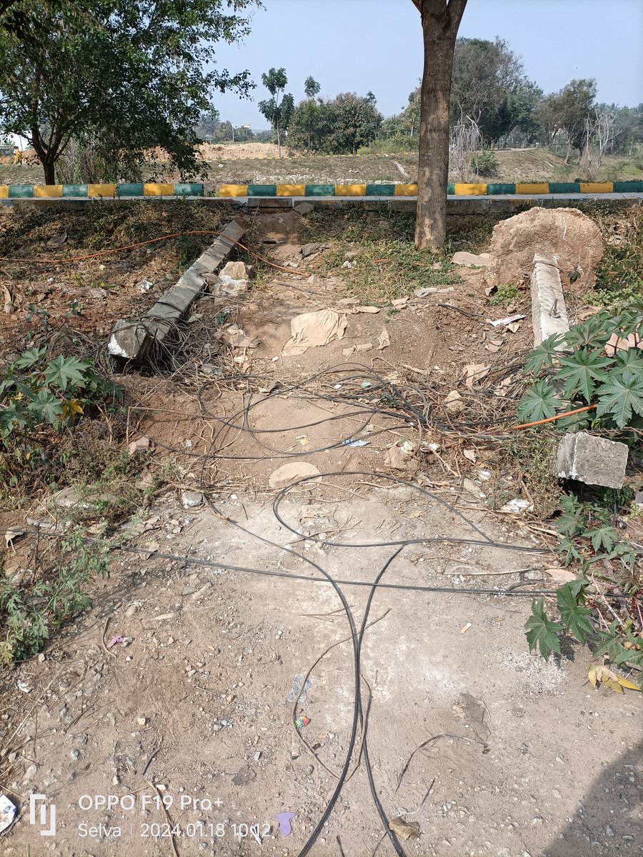GreenCircle20's tweet photo. @BBMPAdmn @BbmpchdTeam @BBMPCOMM @osd_cmkarnataka
@BangaloreMirror @DeccanHerald
North Avalahalli lake Yelahanka. Fence fell down on 5.11.23 after a heavy rain. No step taken to repair even after 3 months. Anti socials use this as a shortcut to enter the lake bund #SecurityBreach https://t.co/kvqTTaimq4