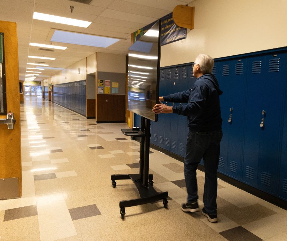 The Beaverton School District's information technology team recently installed new technology at Aloha High School, thanks to the 2022 Bond. Take a look!

All schools within the district will be receiving upgraded equipment.

#BelongBelieveAchieve
#BSDbond