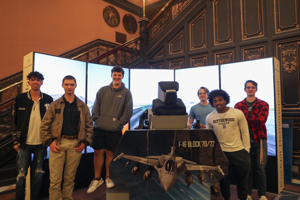 MidlandsTech's tweet photo. 6 MTC Aerospace Engineering students took control of the Lockheed Martin’s F-16 Fighting Falcon demonstrator at the State House yesterday with help from actual F-16 pilots showing them the way through the simulated skies of Las Vegas. 

Read more! 🔗 https://t.co/o2fNMr42Lu https://t.co/vvj04ceR5l