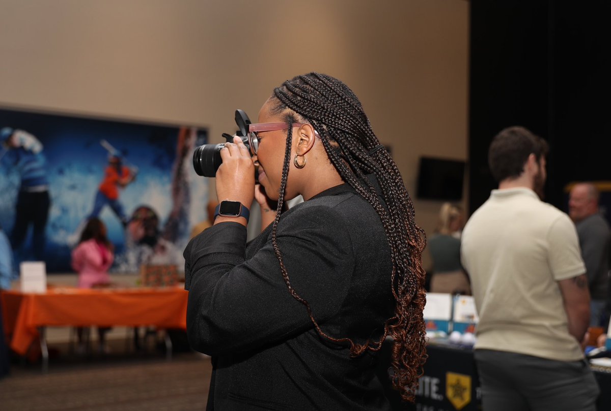 shandydawkins's tweet photo. Had so much fun being behind the camera at @GatorsExp Recruiter Roundtable this semester! 

Kudos to @DrAlliGatorUF &amp; @goins_asia for planning &amp; executing this event. So nice to see all the connections made! 

#preparedprofessionals #gogators https://t.co/HAj4WPa8qm