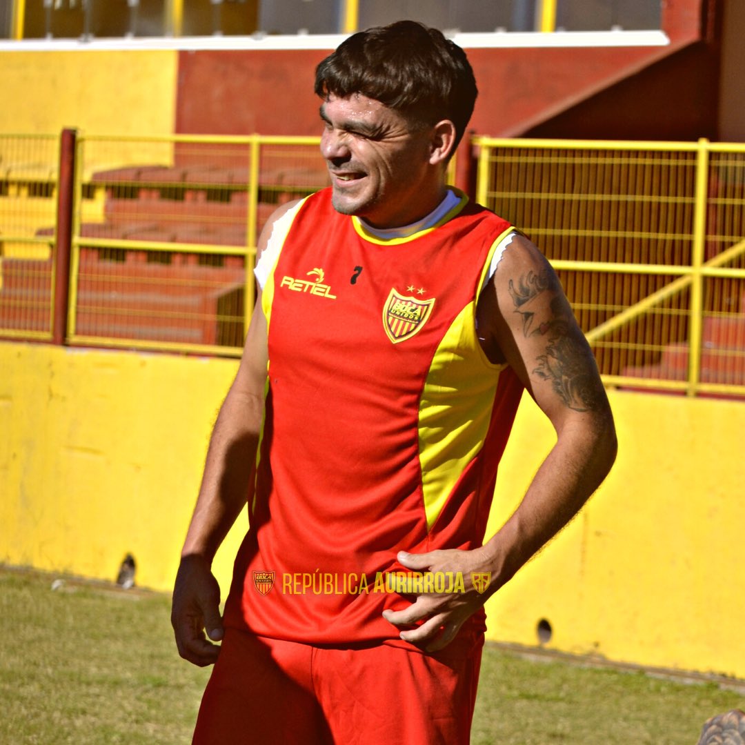 Antonio Medina, 39 años. Una década vistiendo los colores que ama ❤️💛

Y ahí va de nuevo… 🔥