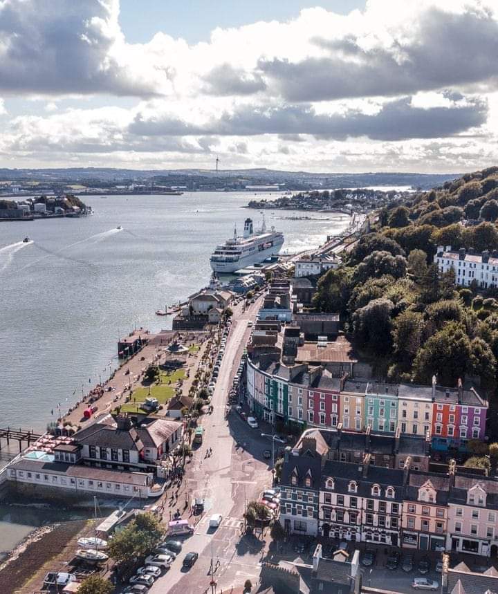 Beautiful Cobh, Co Cork 🍀🇮🇪 📸 KH Tajim. @CobhTourism @PortofCork @ClockTowerCobh #lovecobh #cork