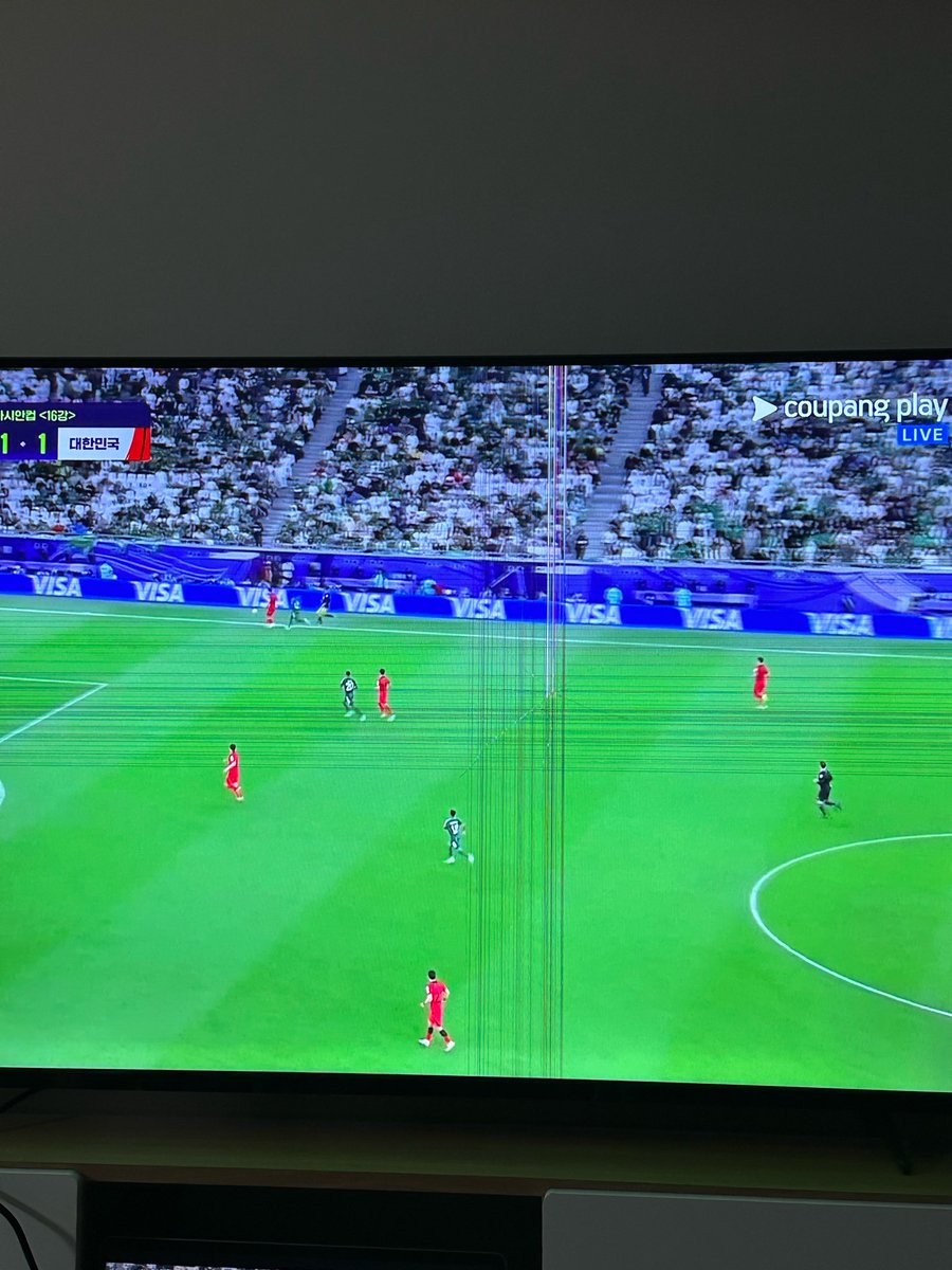 _THEO_71's tweet photo. 하 최태양 스케줄 끝나고 숙소 드가자마자 인탁 종섭이랑 같이 축구 달렸대 근데 보다가 화나서 티비 때렸는데 모니터 깨짐 ㄷㄷㄷ 

일상 시트콤 실화냐고 https://t.co/bajAHIjvcR